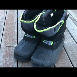 Sintetico Essential Winter Snow Boots Black w/ Neon Green Trim Child Boy Size 5